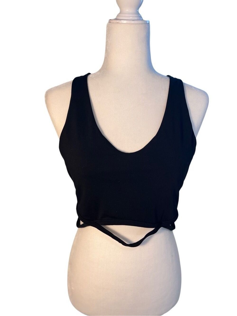 Fabletics black cross back sports bra - M